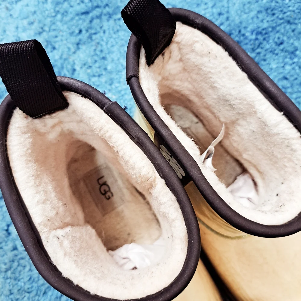 UGG AUSTRALIA CLASSIC ll BEIGE SHERPA CLEAR COVERED WINTER BOOT WOMENS SIZE 6
